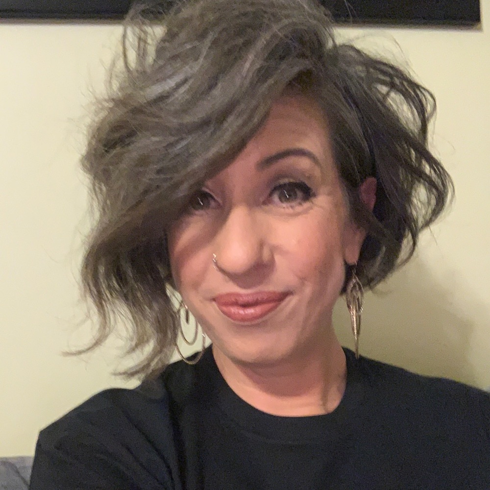 Meet your Posher, Adrianne